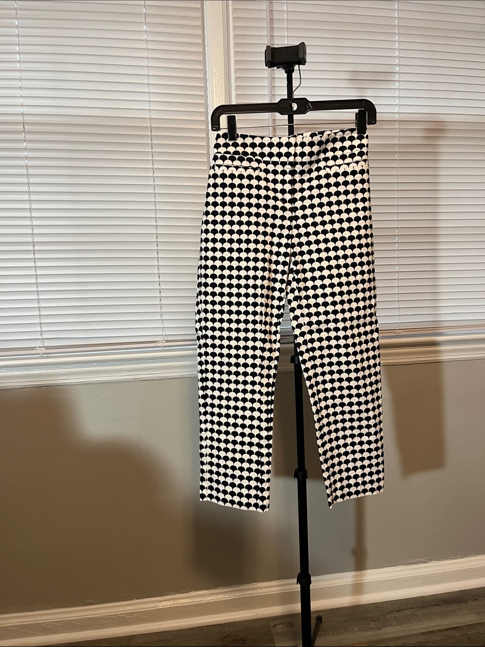 Ann Taylor Black & White Geometric Cropped Pants